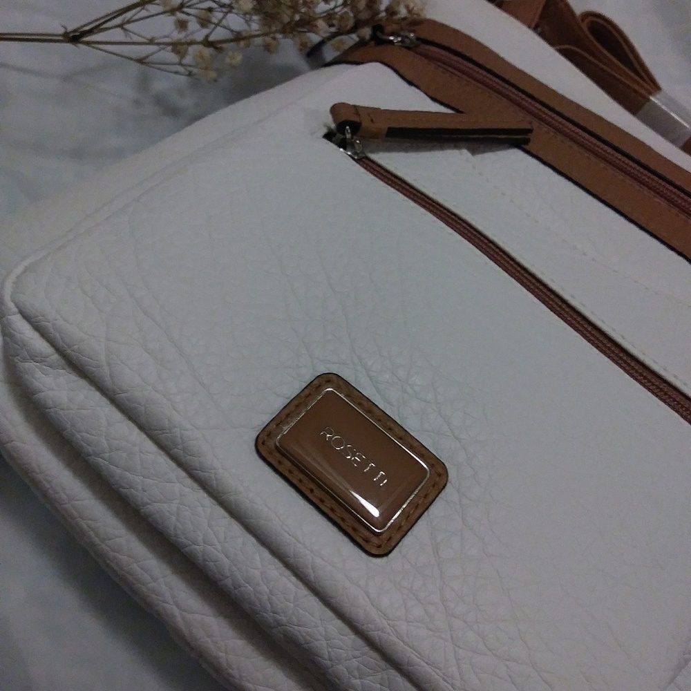 NEW ROSETTI PURSE 👛 - Picture 2 of 2